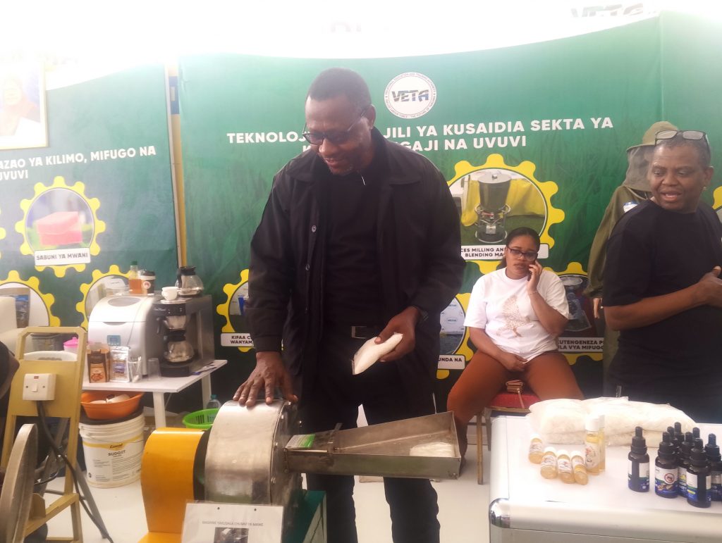 VETA Kihonda Yabuni Mashine Ya Kusaga Chumvi Kuinua Thamani Ya Zao 